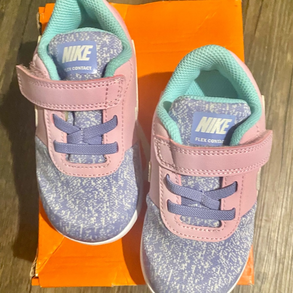 Nike Flex Contact in Ocean Bliss / Children’s size 8. Shoe is new with box.